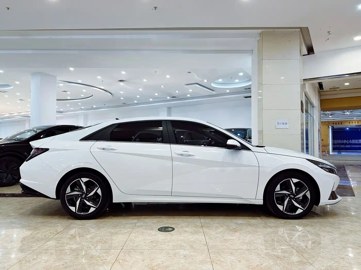 Hyundai Elantra 2022 1.5L CVT GLX Elite Edition фото 4