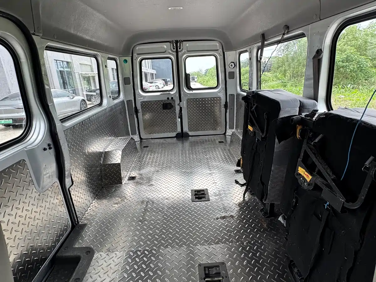 Dongfeng Yufeng Yufeng 2020 2020 2.5T V9 Logistics Vehicle Long Wheelbase Medium Roof 6-9-seater China V ZD25