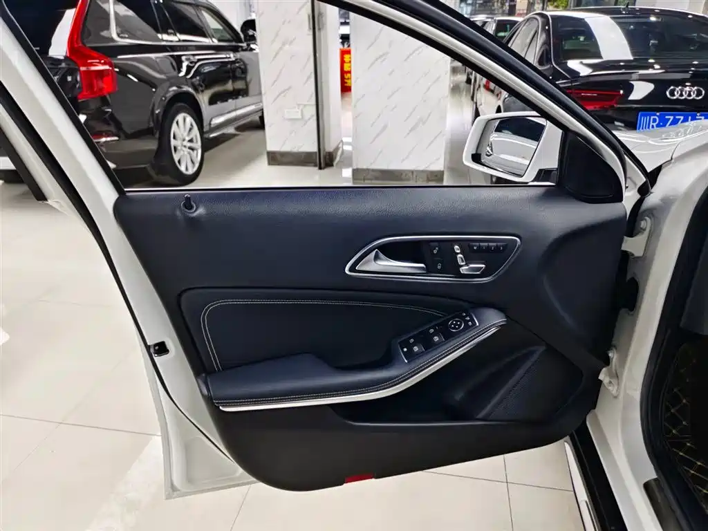 Mercedes-Benz GLA 2017 GLA 220 4MATIC Fashion фото 6
