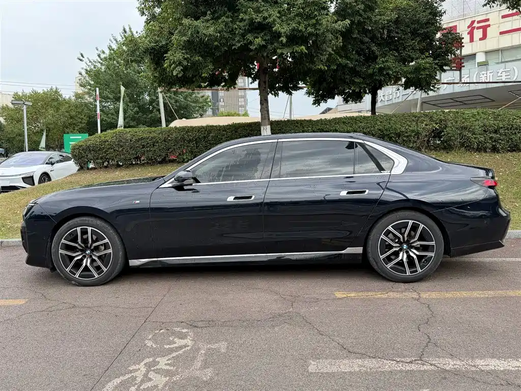 BMW 7 Series 2023 Model 735Li M Sport Package фото 3