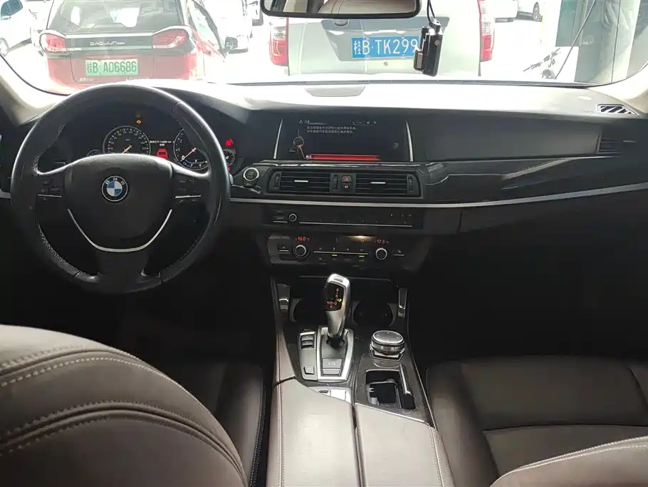 BMW 5 Series 2017 525Li Luxury Design Package фото 12