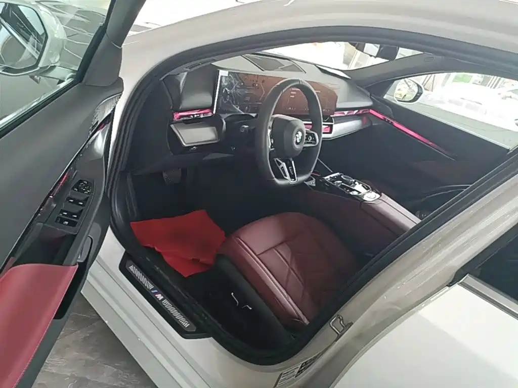BMW 5 Series 2024 530Li xDrive M Sport Package фото 16