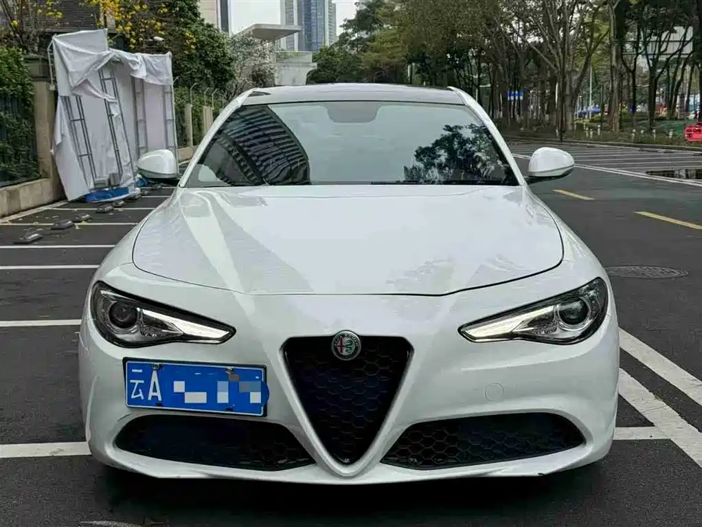 Alfa Romeo Giulia 2017 2017 2.0T 200HP Luxury Edition