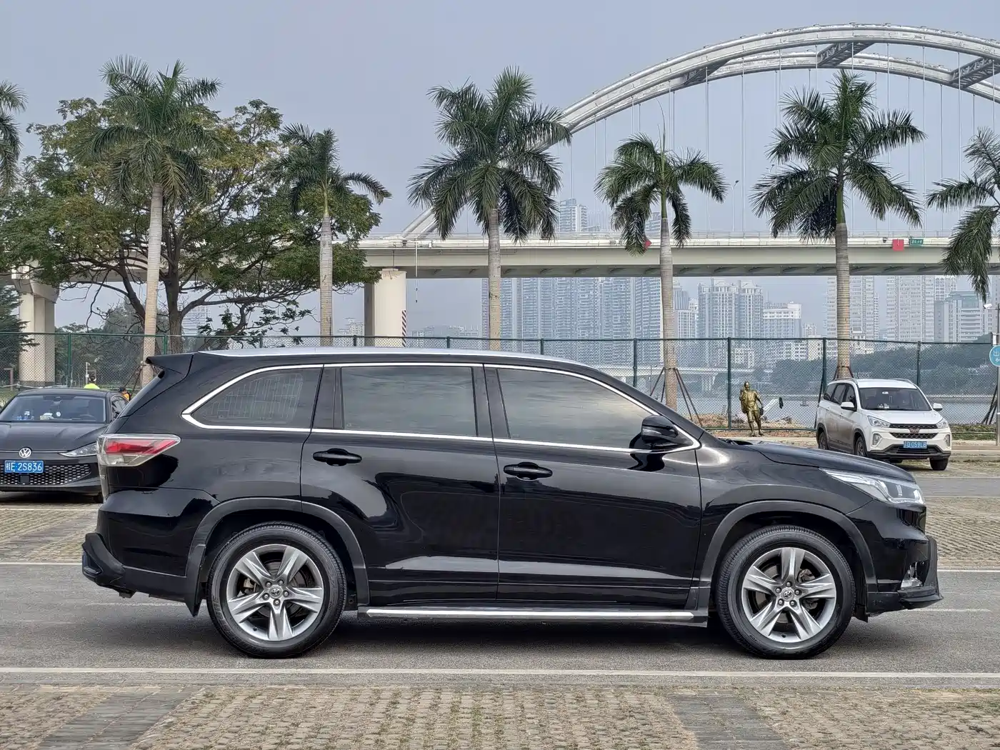 TOYOTA HIGHLANDER