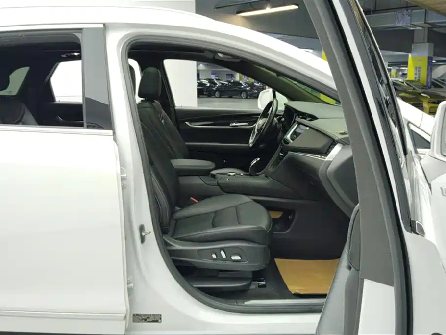 Cadillac XT5 2022 2.0T 2WD Luxury фото 8