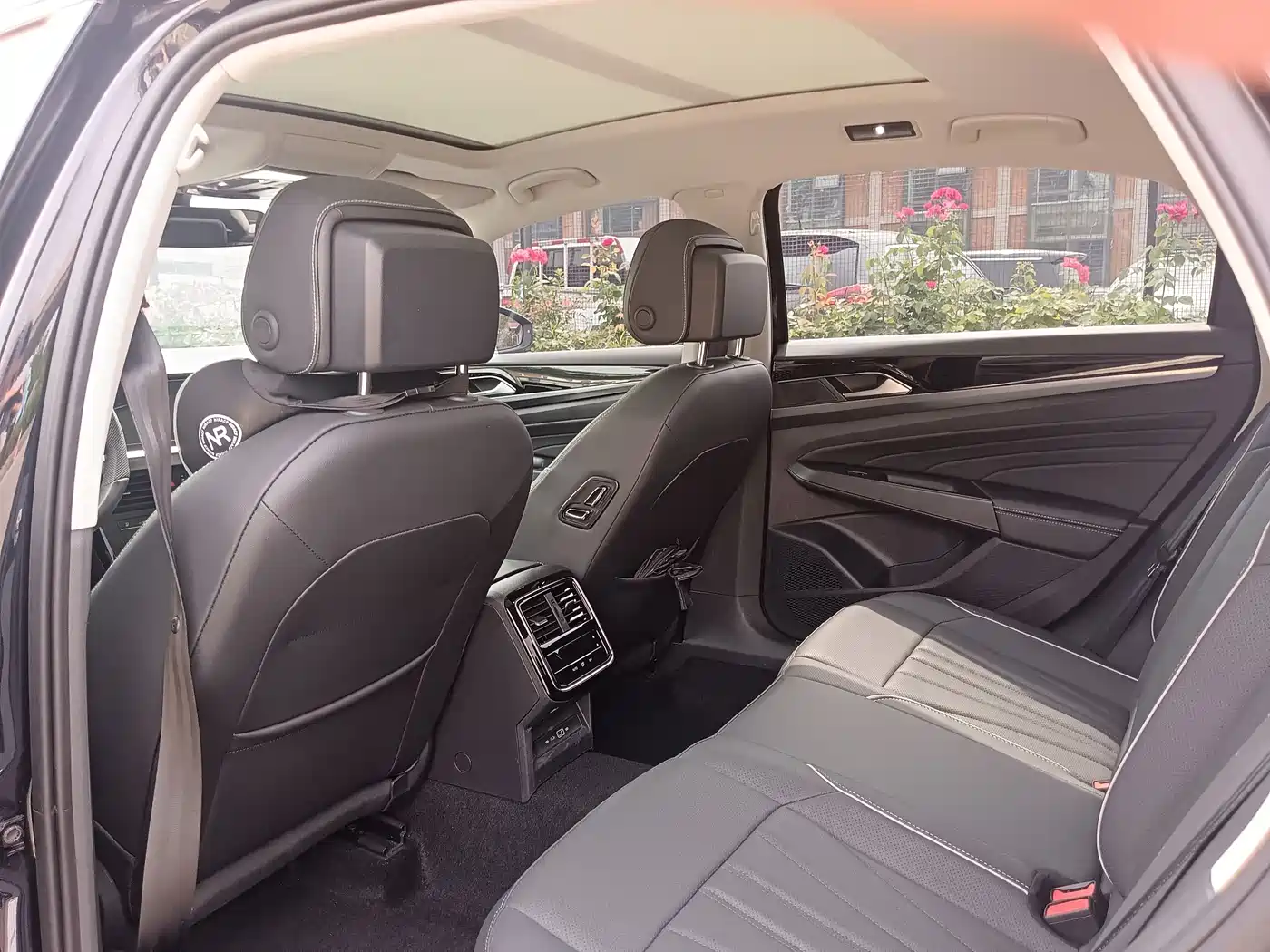Volkswagen Passat 2024 380TSI Dragon Soaring Edition фото 18