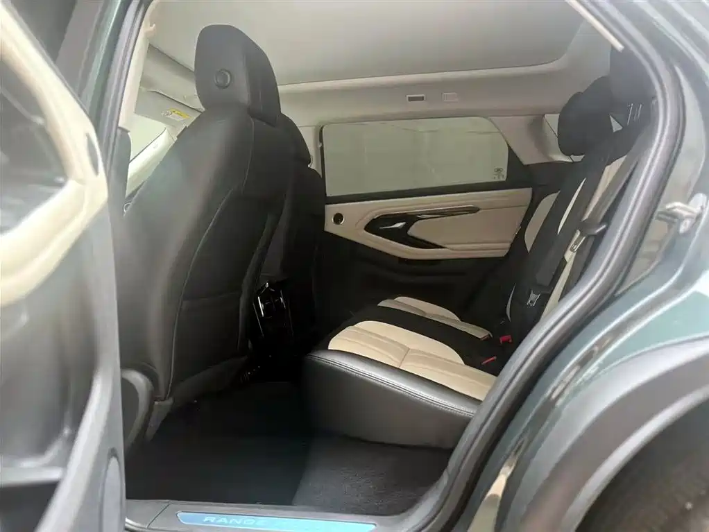 Land Rover Range Rover Evoque 2023 Range Rover Evoque L 249PS Luxury Edition фото 10