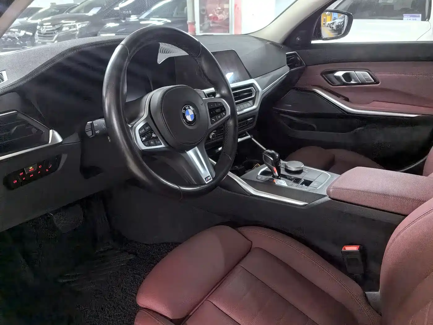 BMW 3 Series 2021 Second Facelift 330Li xDrive M Sport Shadowline Package фото 8