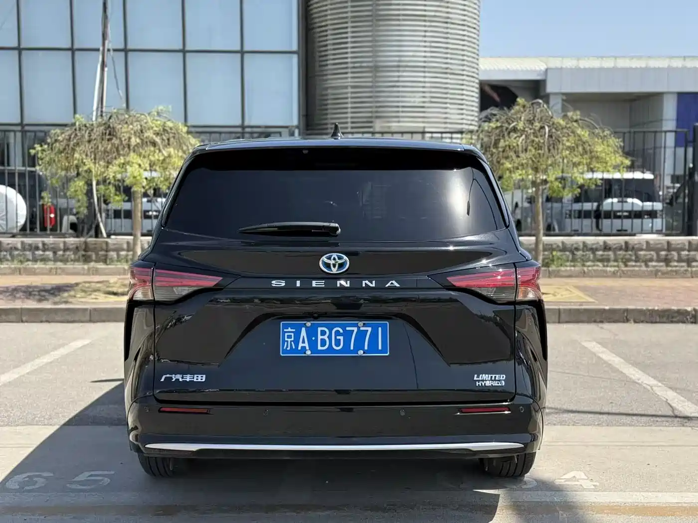 Toyota Sienna 2021 2.5L Hybrid Premium Edition фото 5