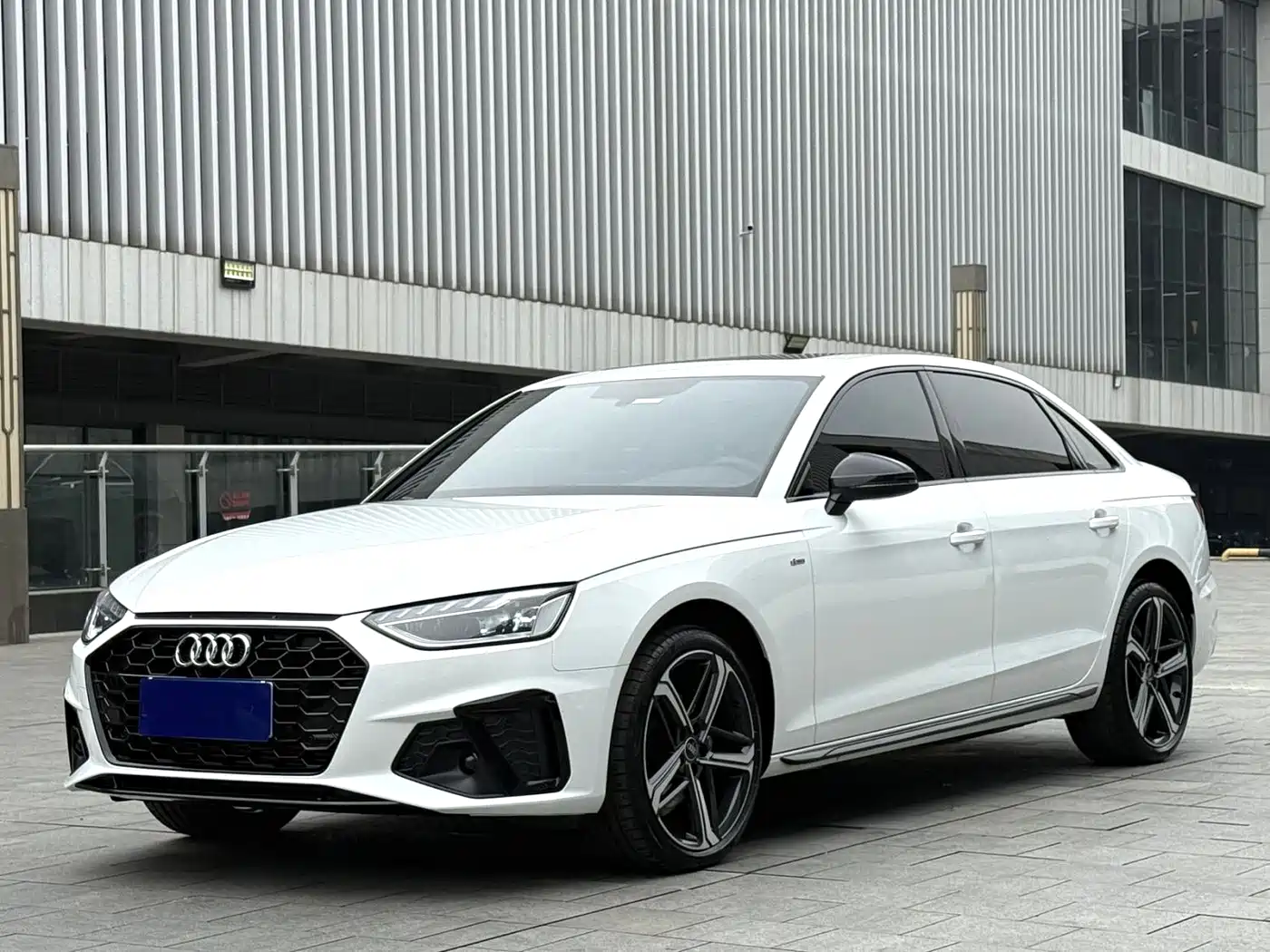Audi A4L 2025 2 Million Celebration Edition 40 TFSI Luxury Dynamic