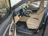 Photo 16 - Toyota Highlander