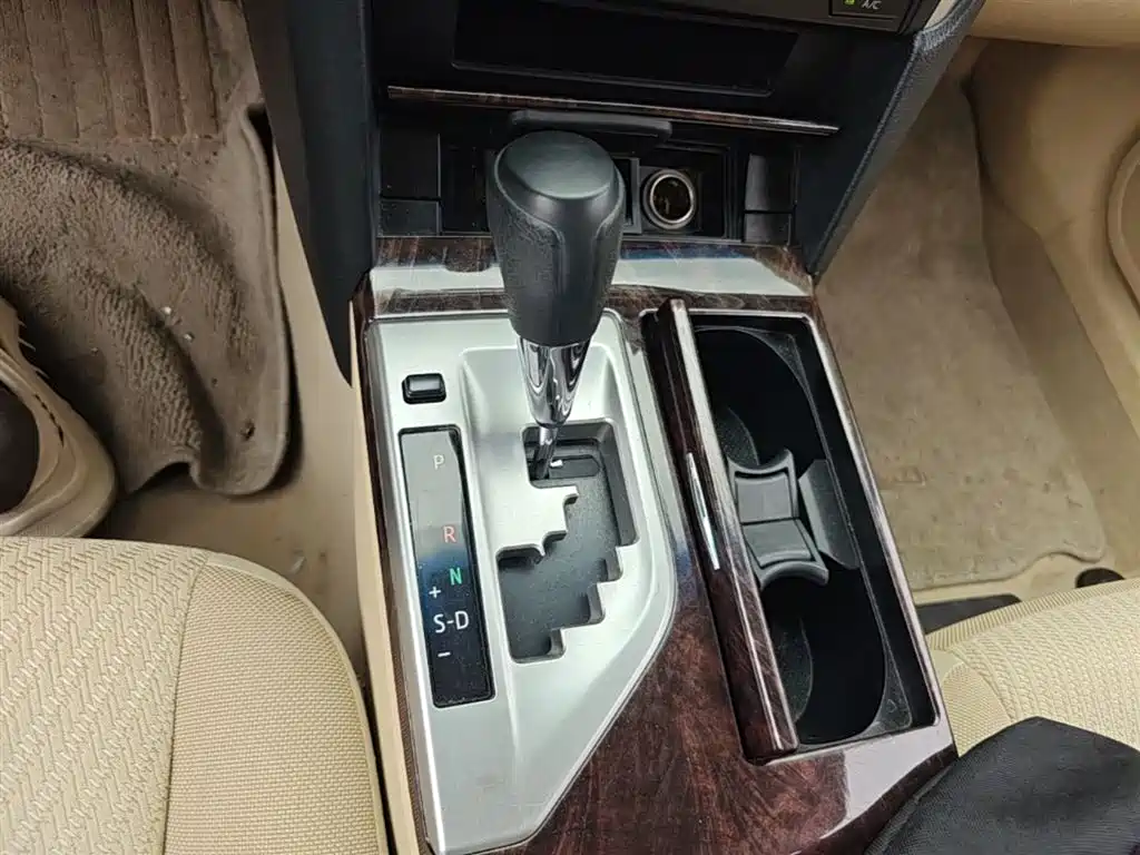 Toyota Camry 2015 2.0E Elite Edition фото 21