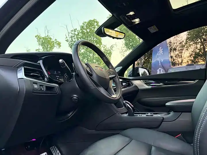 Cadillac XT6 2022 2.0T 6-Seater 4WD Luxury Edition фото 4