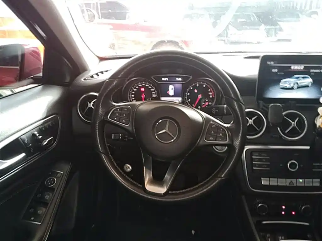 Mercedes-Benz GLA 2018 GLA 200 Dynamic фото 11