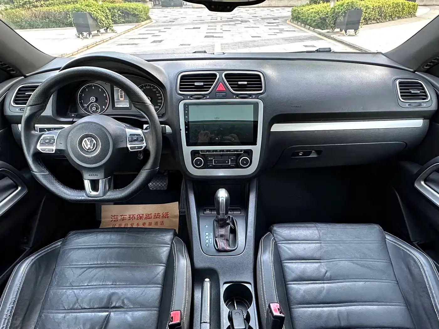 Volkswagen Scirocco 2011 1.4TSI Comfort фото 9