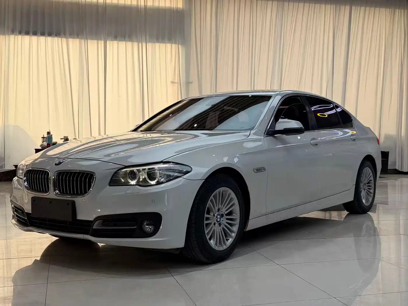 BMW 5 Series 2014 525Li Leading