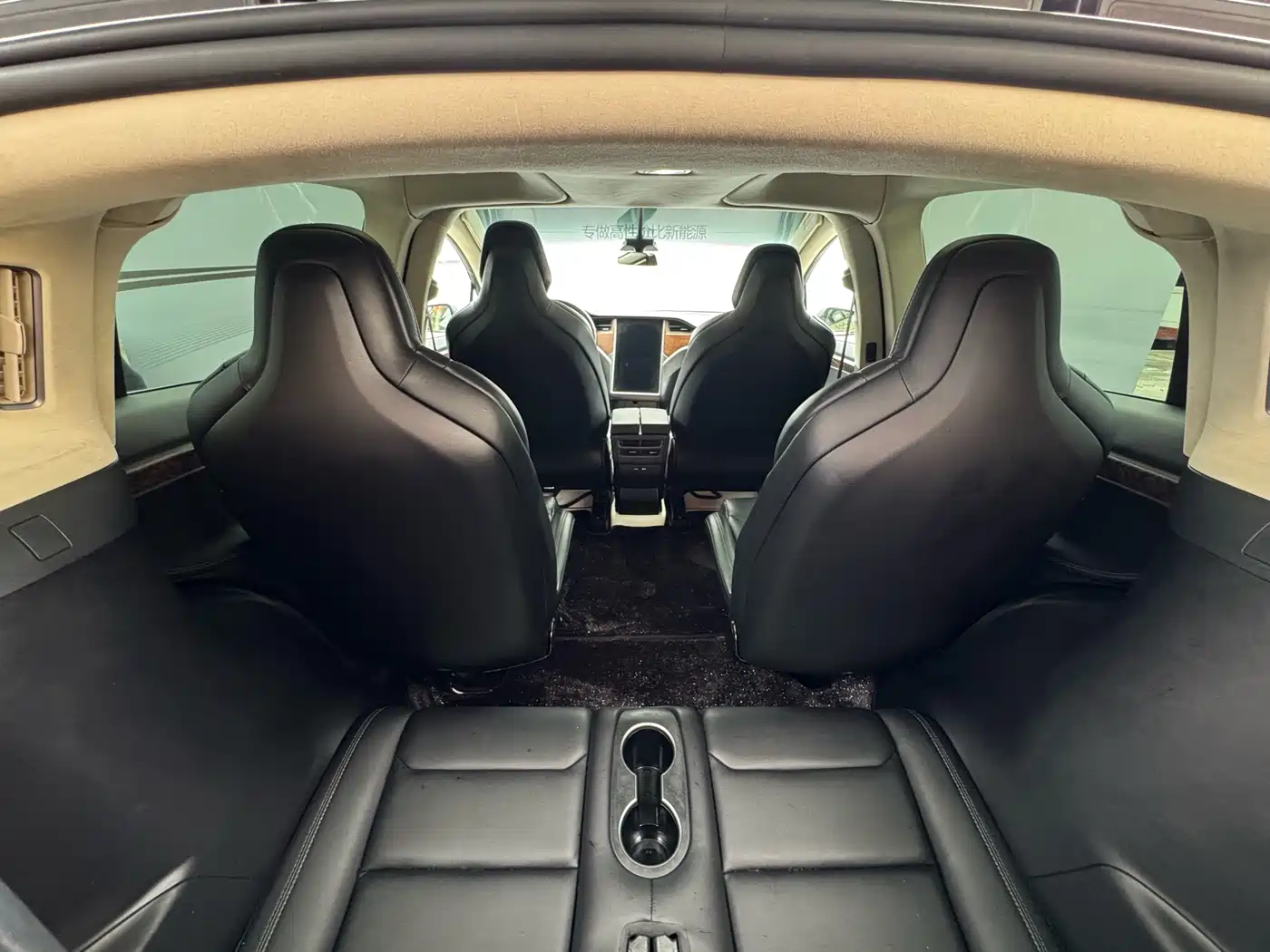 Фото 10 - Tesla Model X
