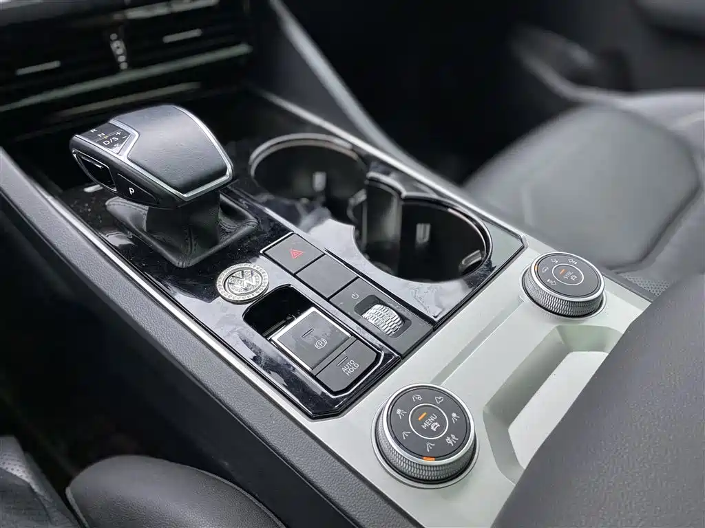 Volkswagen Touareg 2020 2.0TSI Rui Shang Edition China VI фото 10