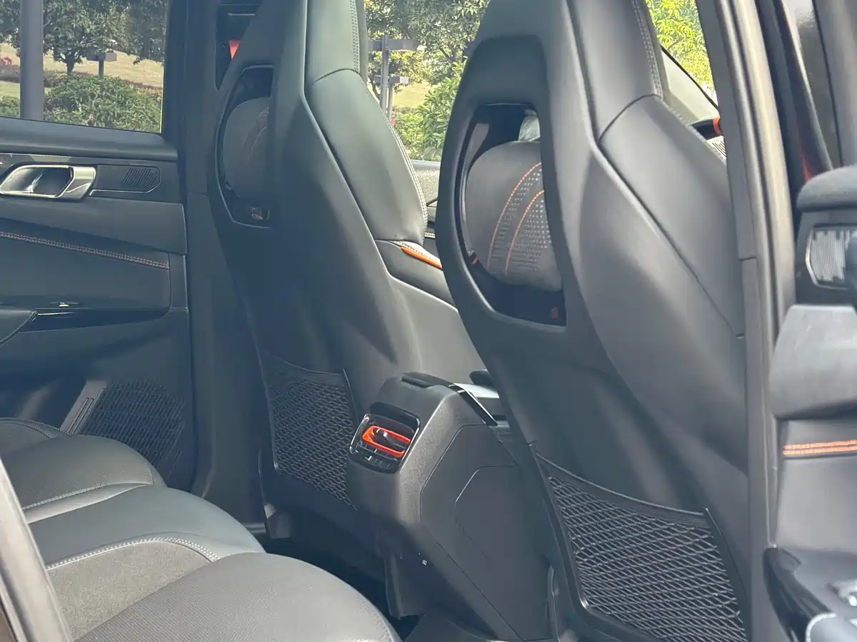 LYNK & CO. 02 HATCHBACK