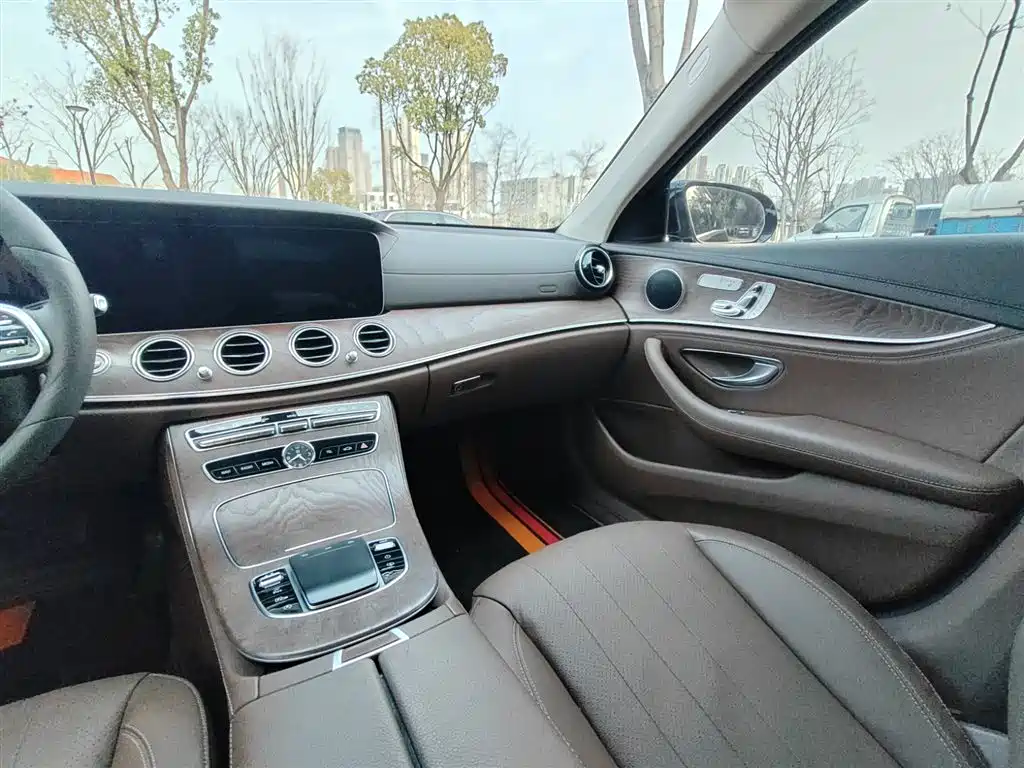 Mercedes-Benz E-Class 2019 E 300 L Fashion фото 6