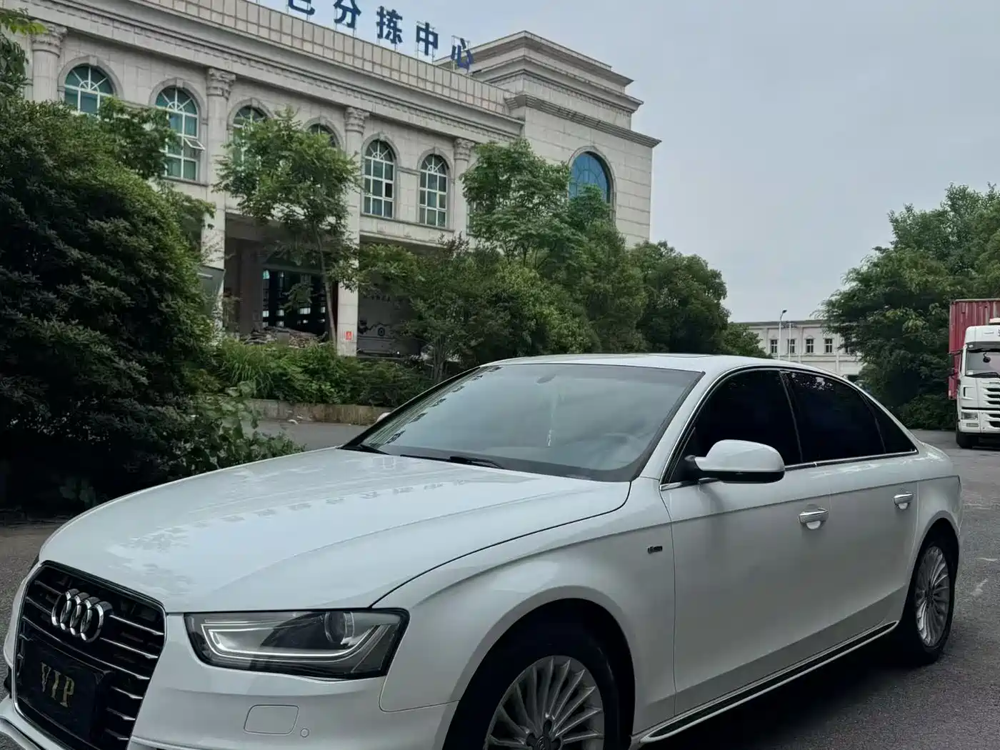 Audi A4L 2016 35 TFSI Collector's Edition S line Comfort фото 3