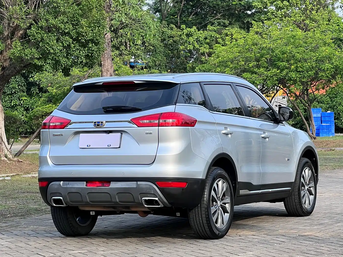 Фото 4 - Geely Atlas