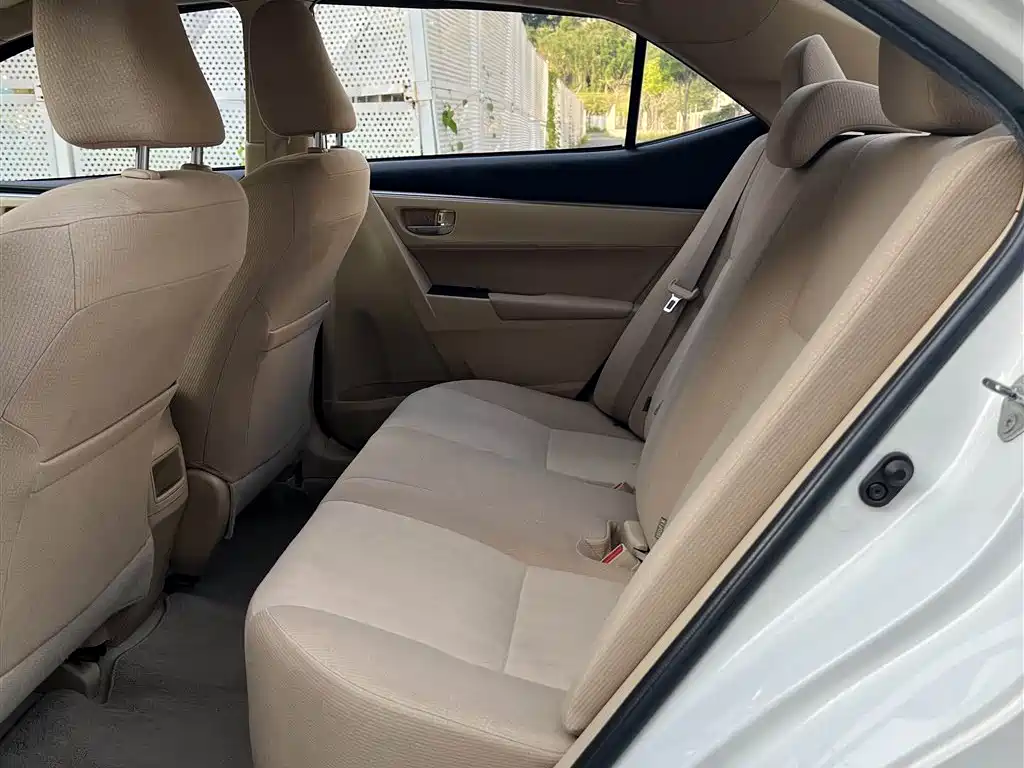 Toyota Corolla 2014 1.6L CVT GL фото 5