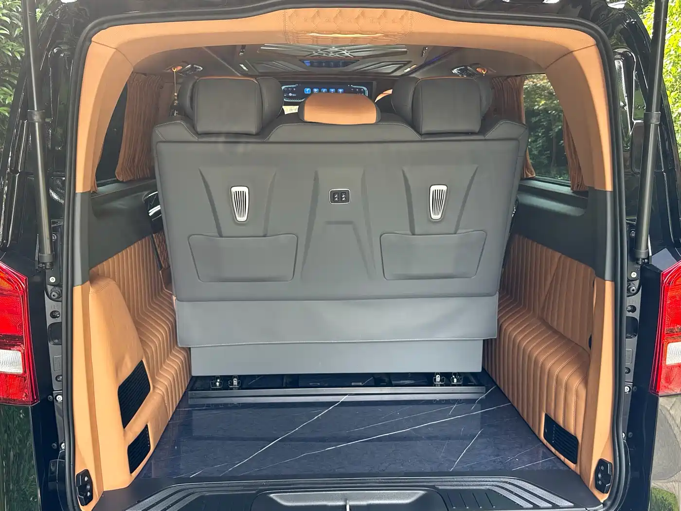 Mercedes-Benz Vito 2023 2.0T Elite 7-Seater фото 10