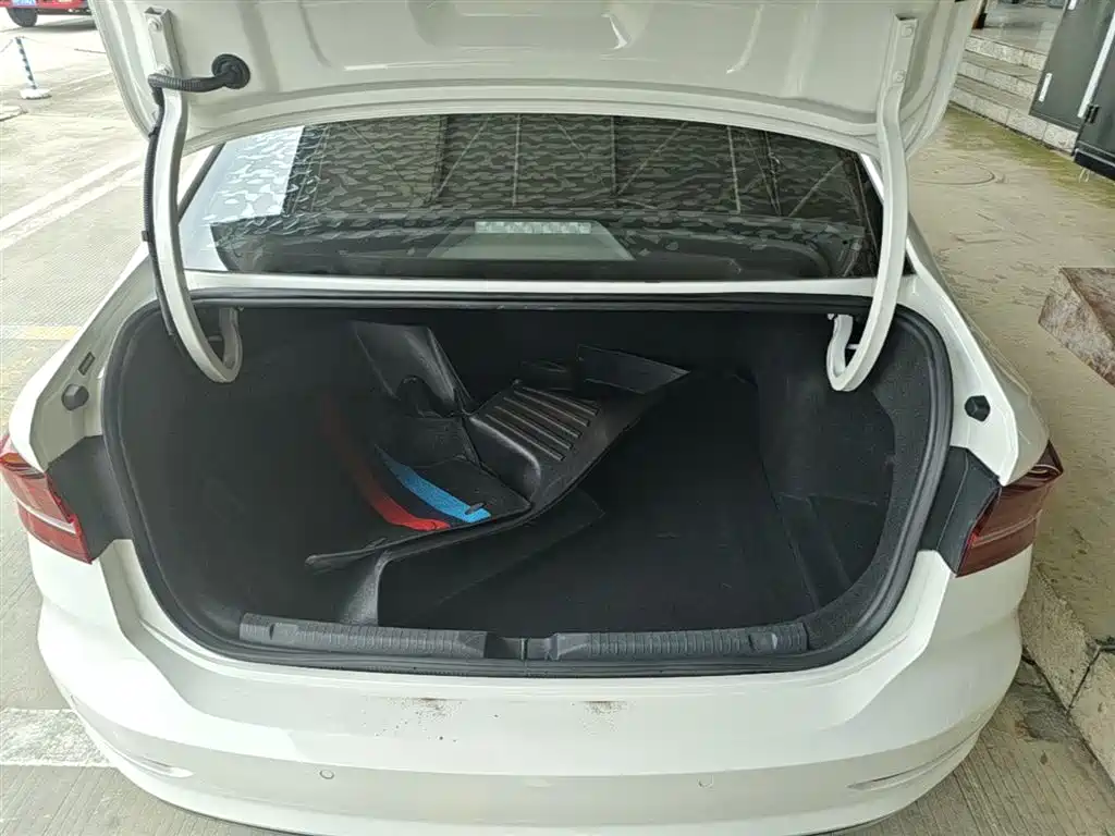 Volkswagen Lavida 2022 1.5L Auto Comfort Edition фото 19