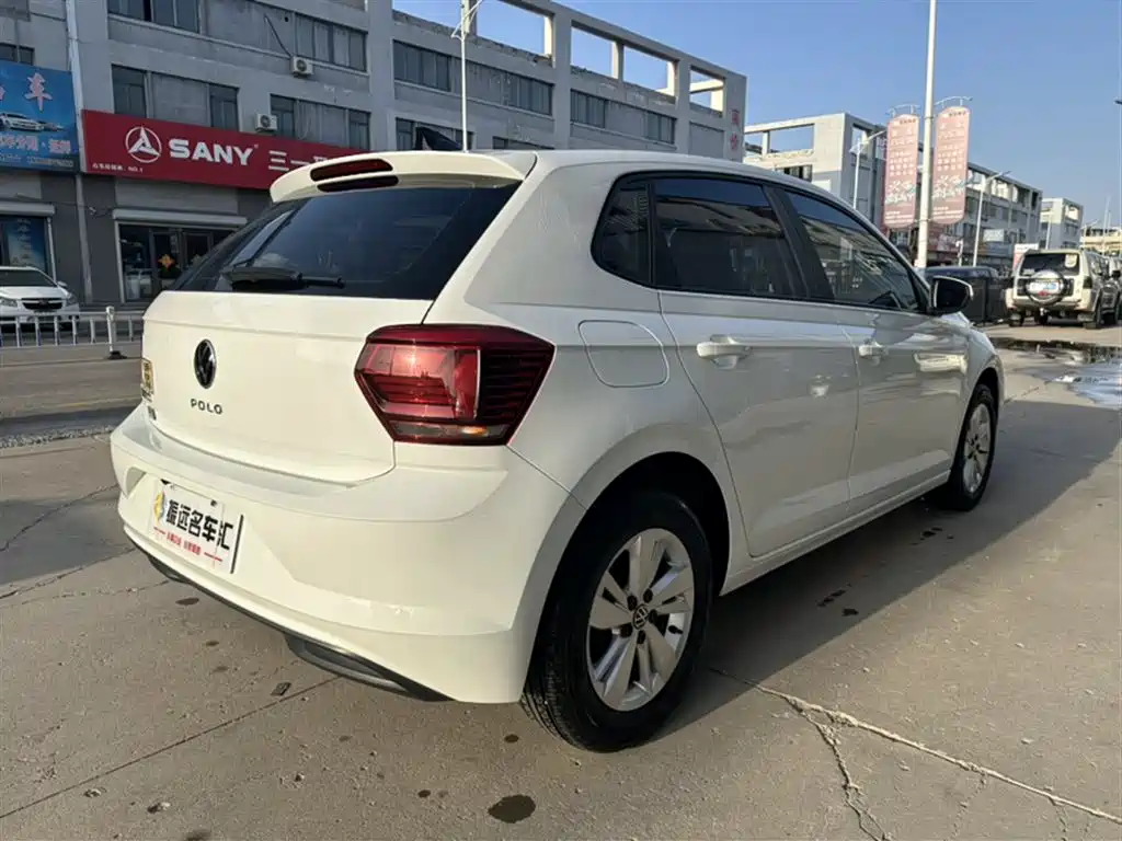 VOLKSWAGEN POLO