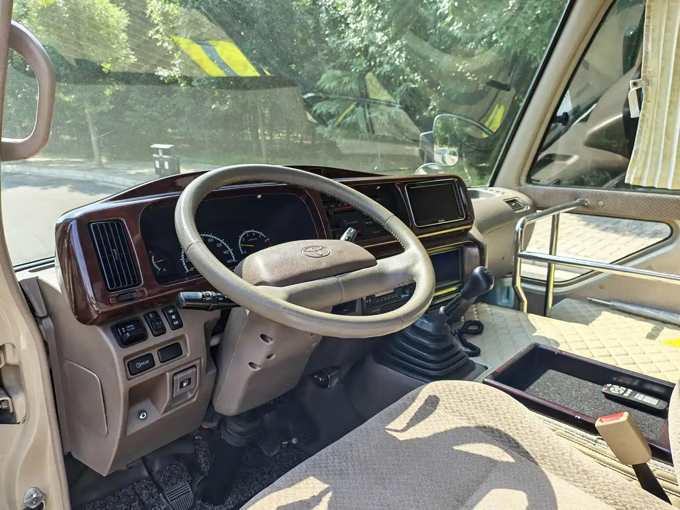 Toyota Coaster 2007 2.7L Gasoline Premium Edition 20-seater фото 6