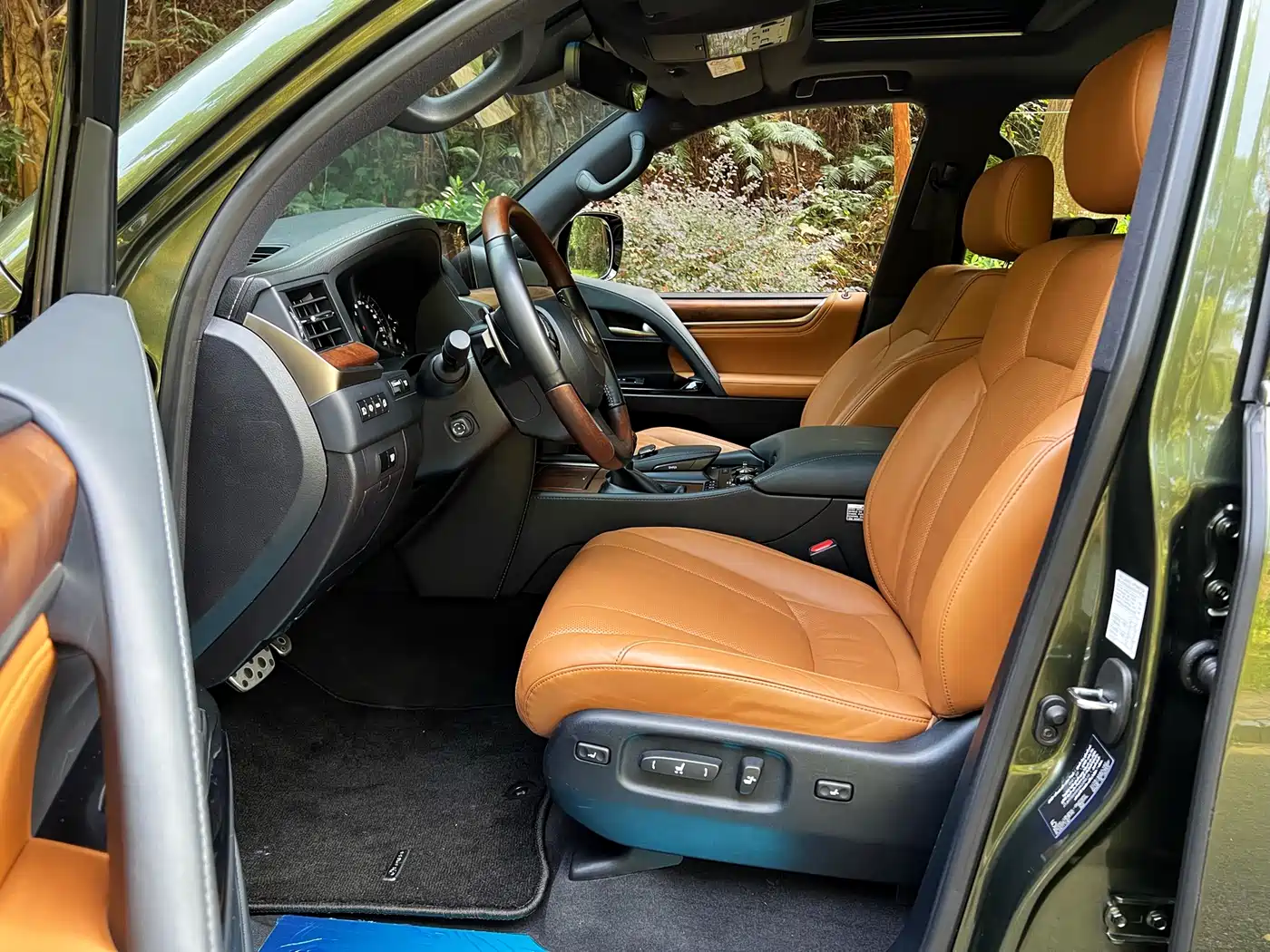 Lexus LX фото 10