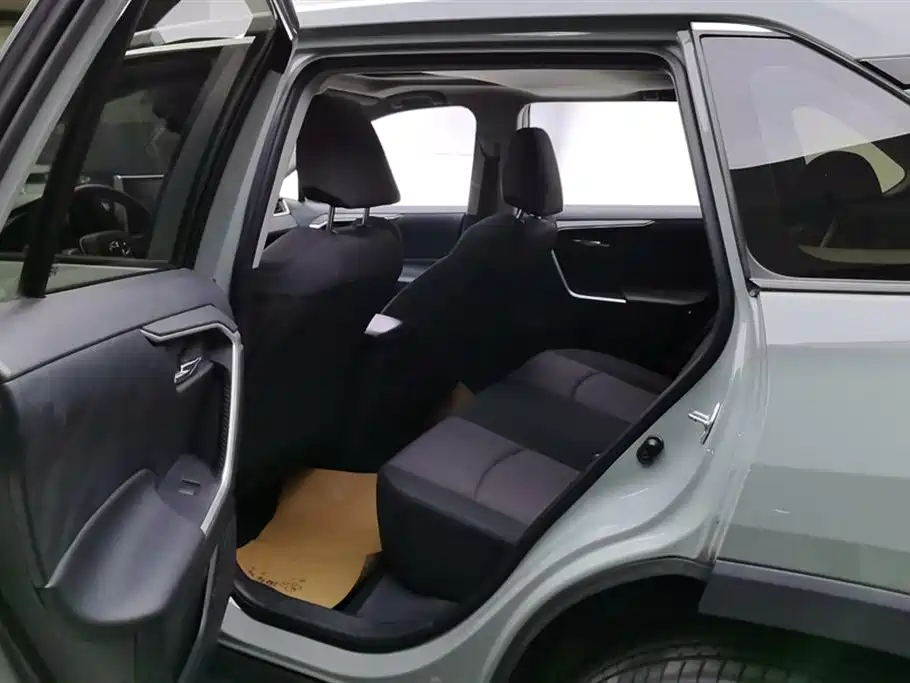 Toyota RAV4 Rongfang 2020 2.0L CVT 2WD Trend Edition фото 11