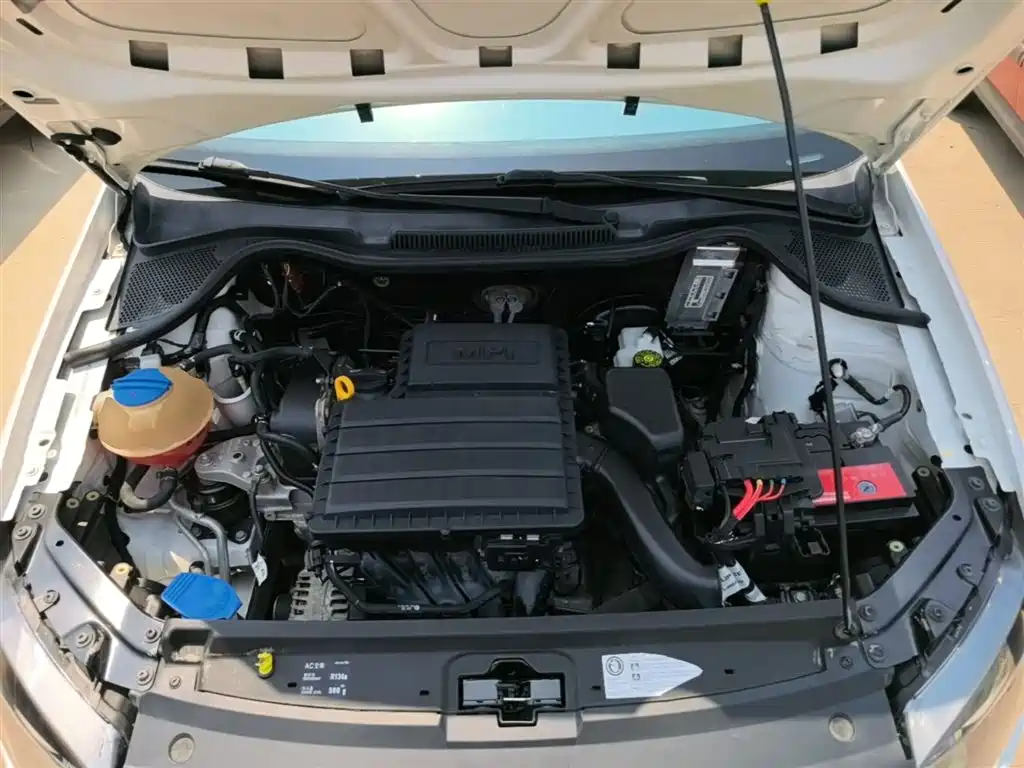 Volkswagen Polo 2014 1.4L Manual Trend Edition фото 20