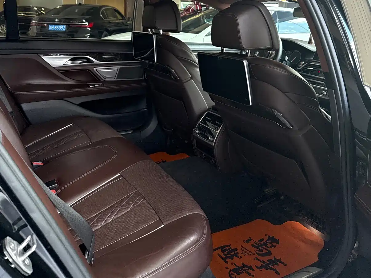 Фото 5 - BMW 7 Series