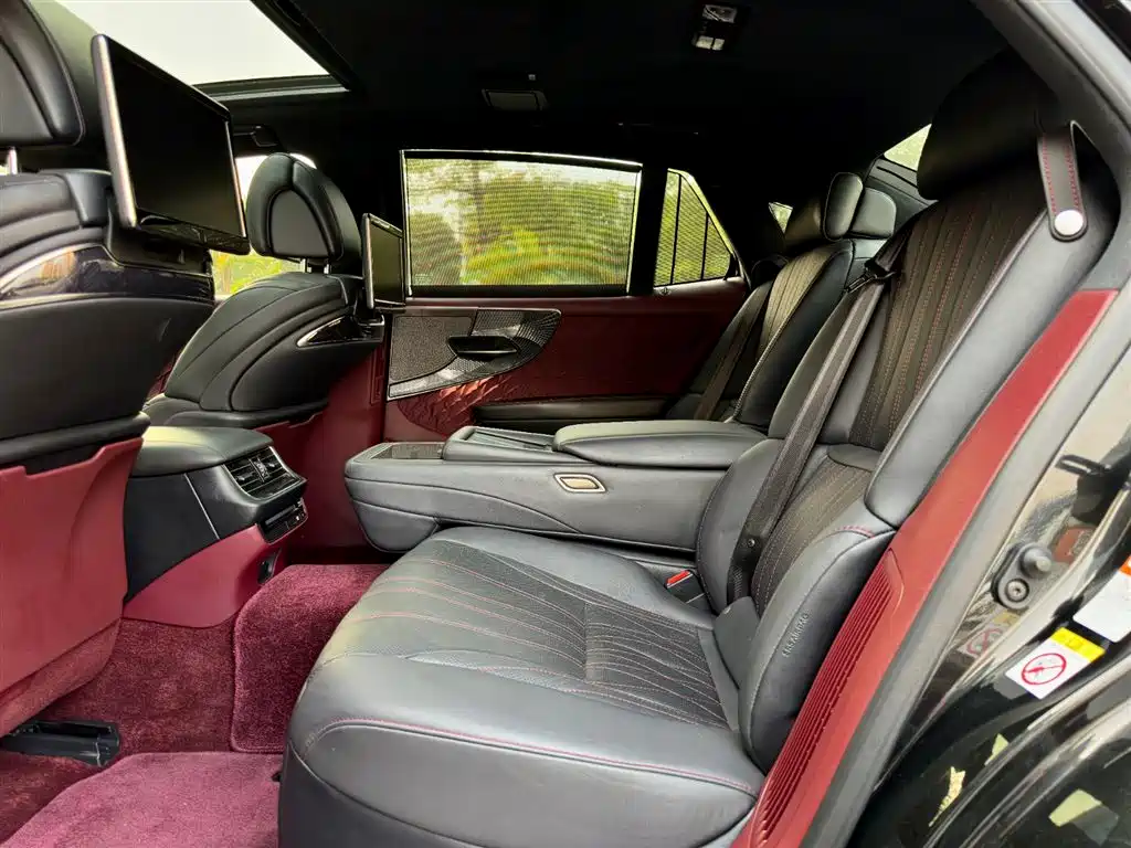 Lexus LS 2018 500h Executive Edition China VI фото 13
