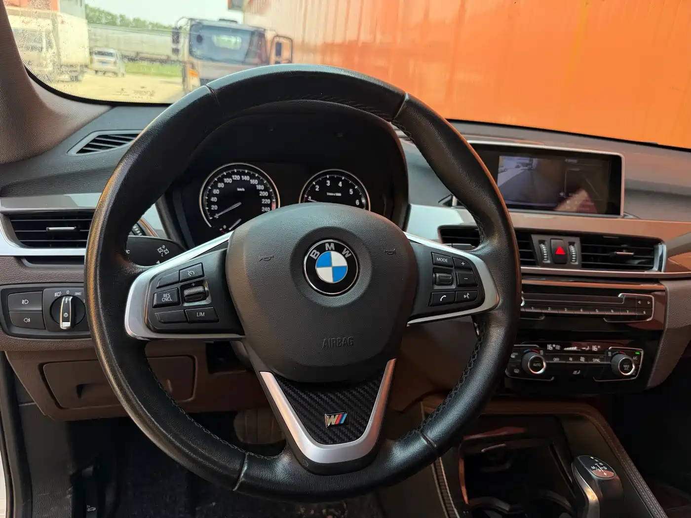 BMW X1 2019 sDrive18Li Premium Model фото 6