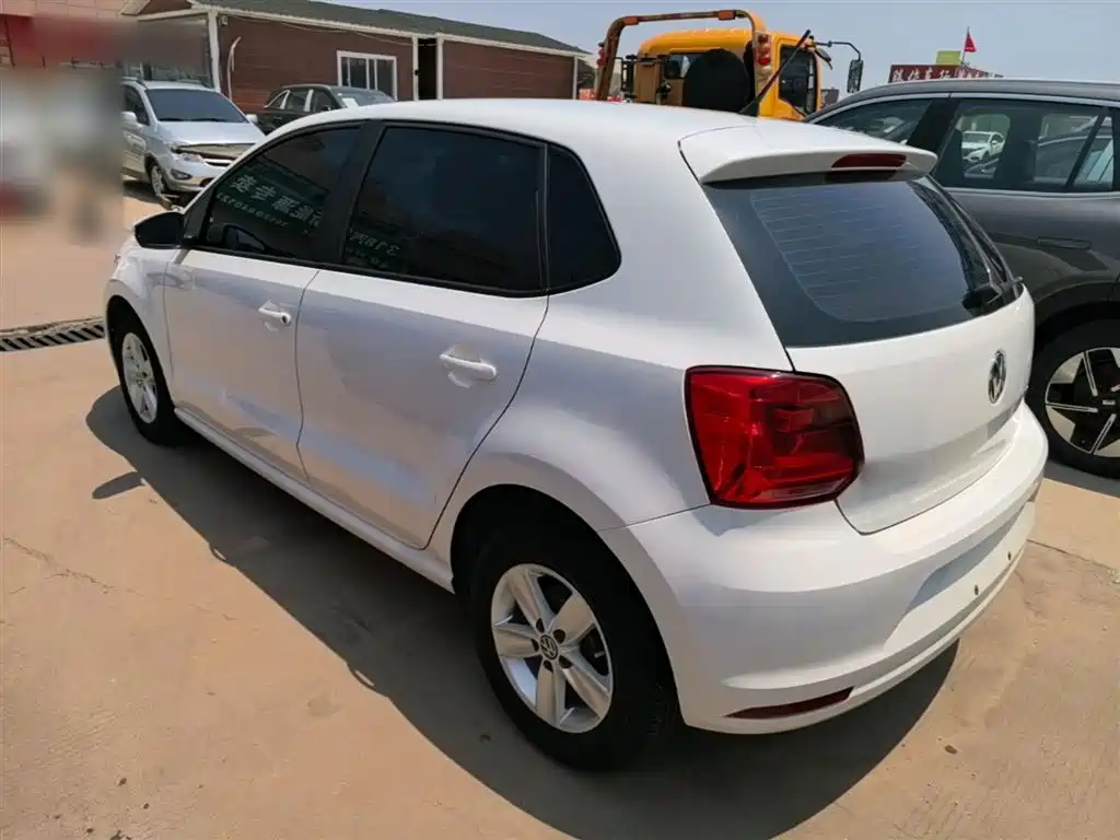 Volkswagen Polo 2014 1.4L Manual Trend Edition фото 5