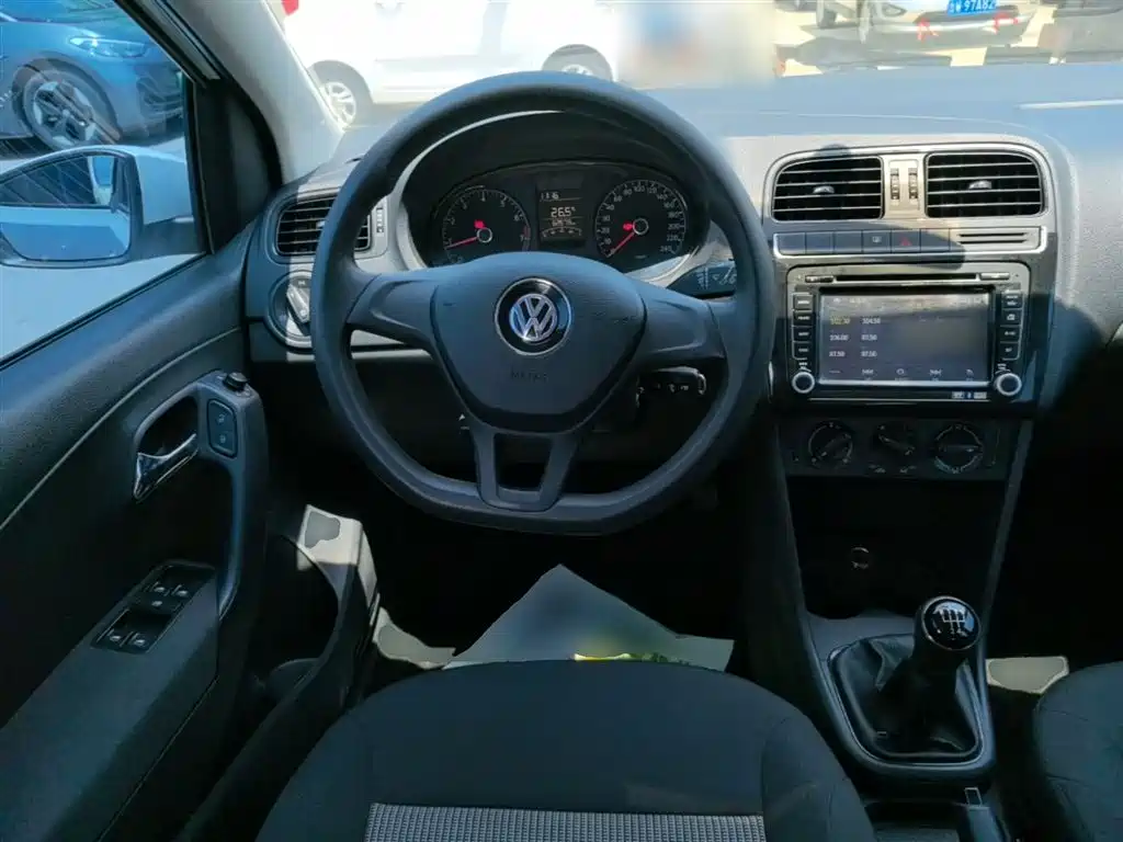 Volkswagen Polo 2014 1.4L Manual Trend Edition фото 11