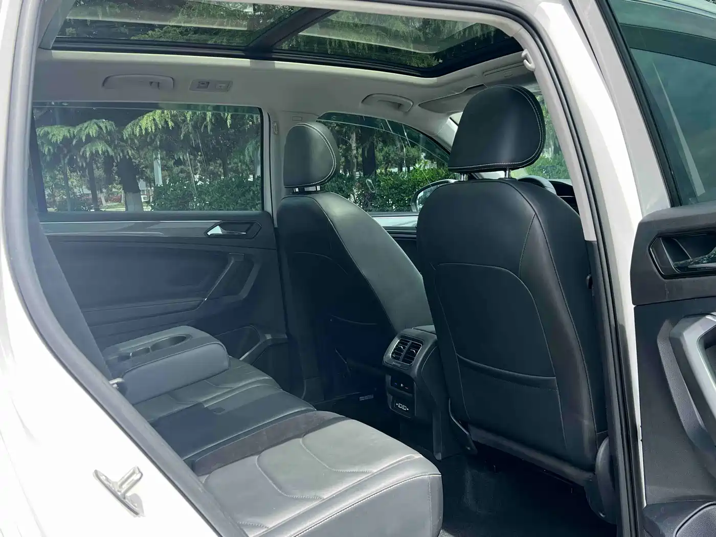 Volkswagen Tiguan L 2021 330TSI Automatic 2WD R-Line Premium фото 10