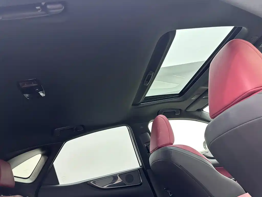 Фото 22 - Lexus NX