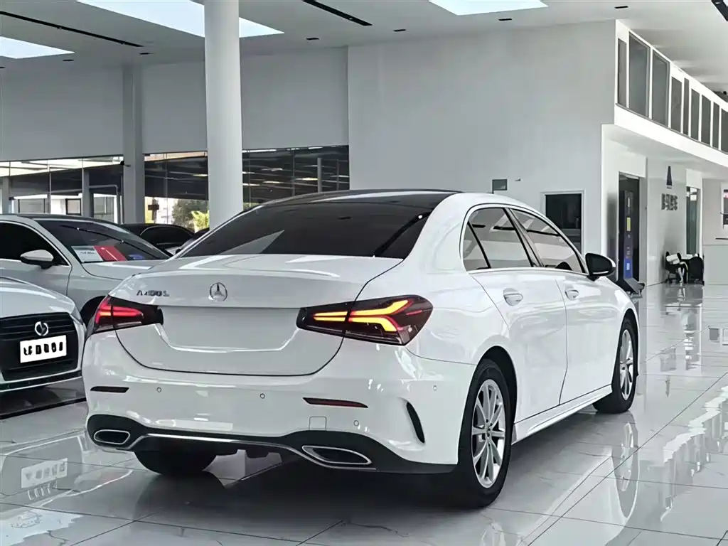 Mercedes-Benz A-Class 2020 A 200 L Sport Sedan фото 7