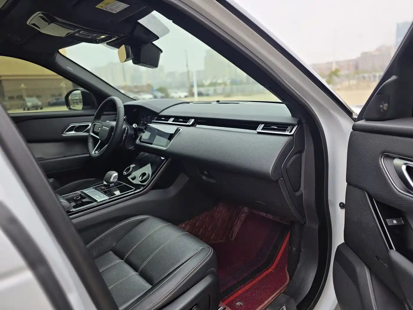 Land Rover Range Rover Velar 2022 250PS Golden Collector's Edition фото 6