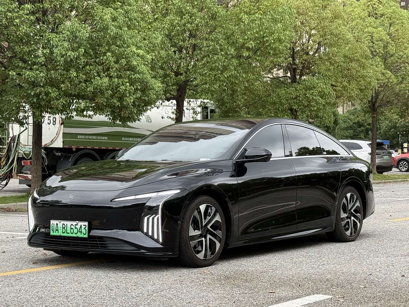 Dongfeng Fengxing Stellar S7