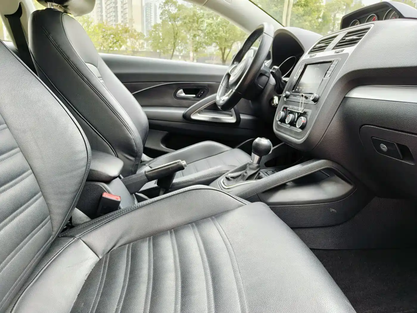 Volkswagen Scirocco 2015 1.4TSI Trend Edition фото 18