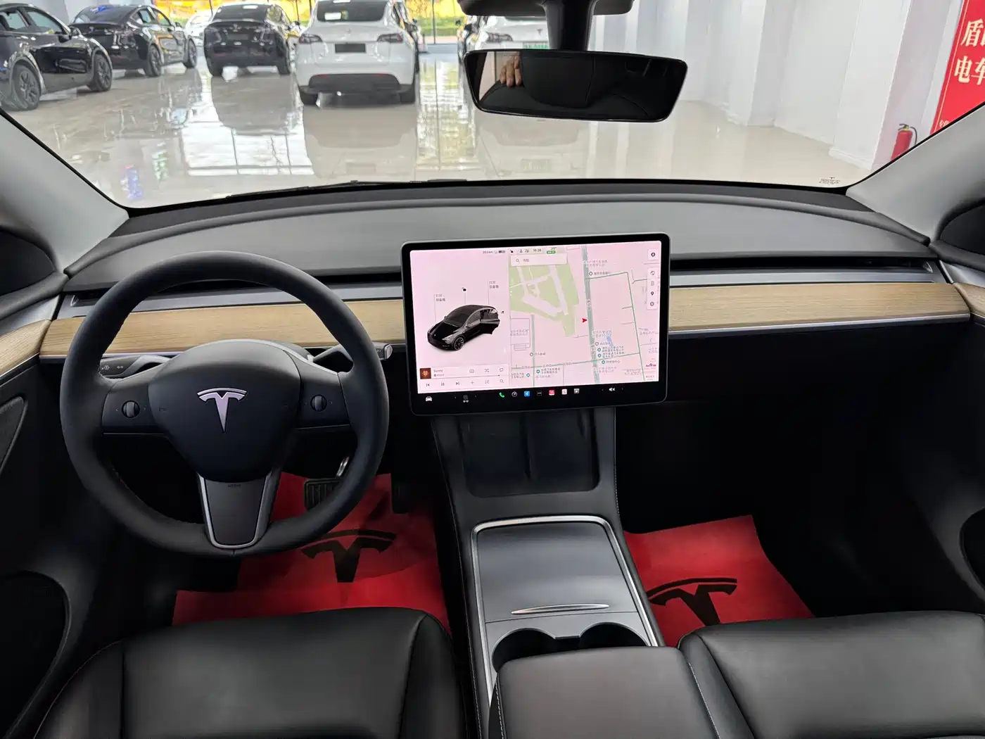 TESLA MODEL Y