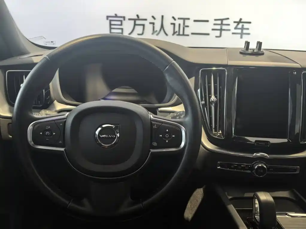 Фото 9 - Volvo XC60