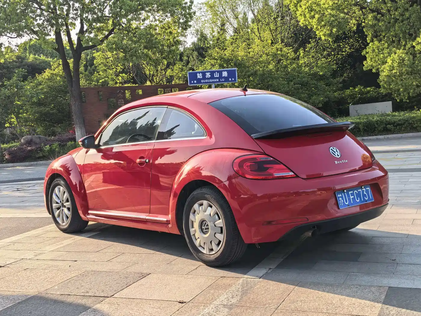 Volkswagen Beetle 2016 Model 180TSI Club Edition фото 7