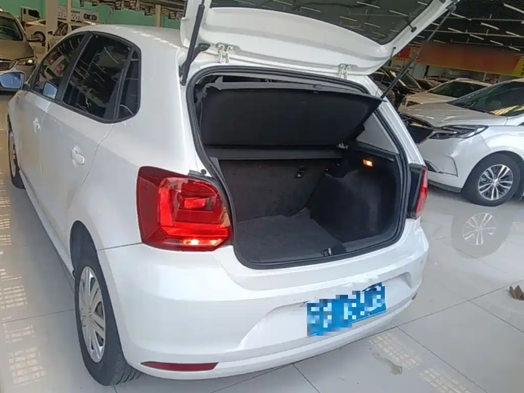 Volkswagen Polo 2016 1.4L Automatic Trend фото 19