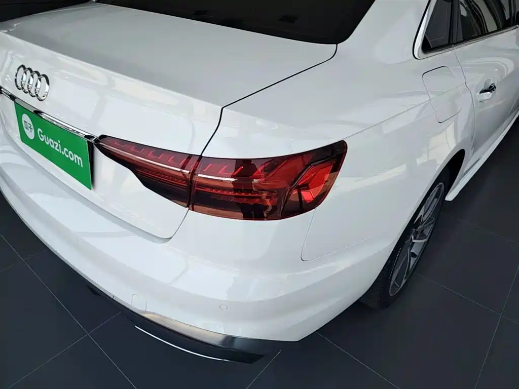 Фото 8 - Audi A4L